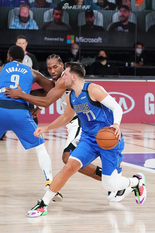 迫使其一次 迫使其一次